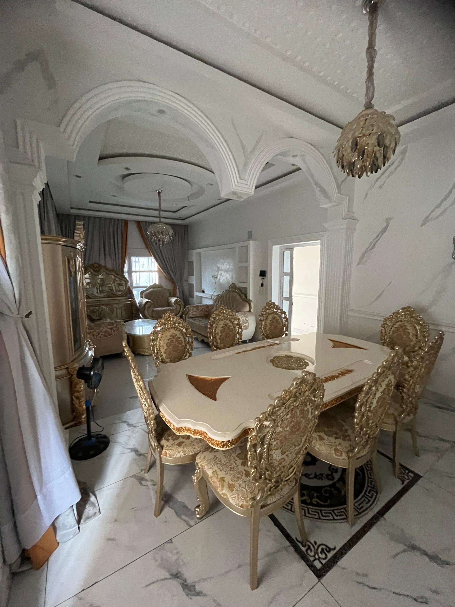 Immeuble à louer à Moungali, Brazzaville — photo 4