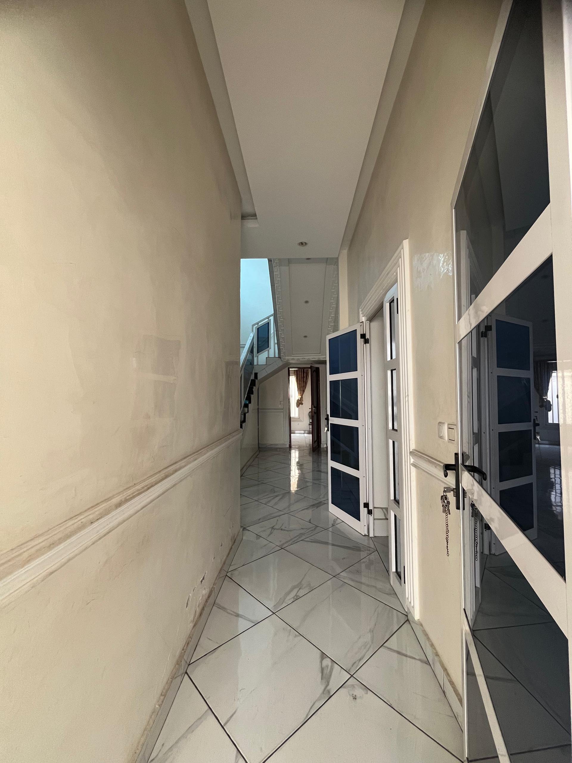 Immeuble à louer à Moungali, Brazzaville — photo 8