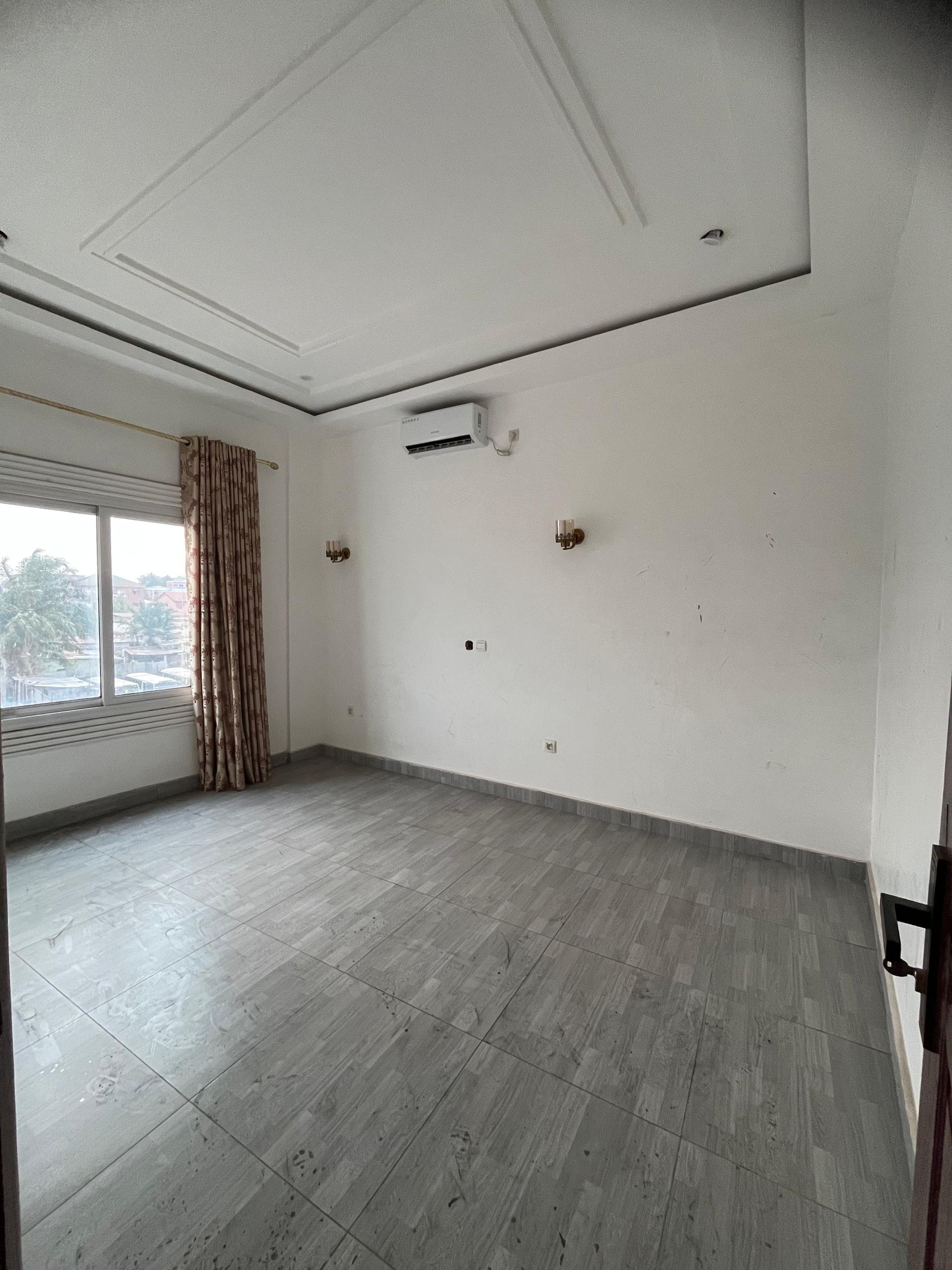Immeuble à louer à Moungali, Brazzaville — photo 10