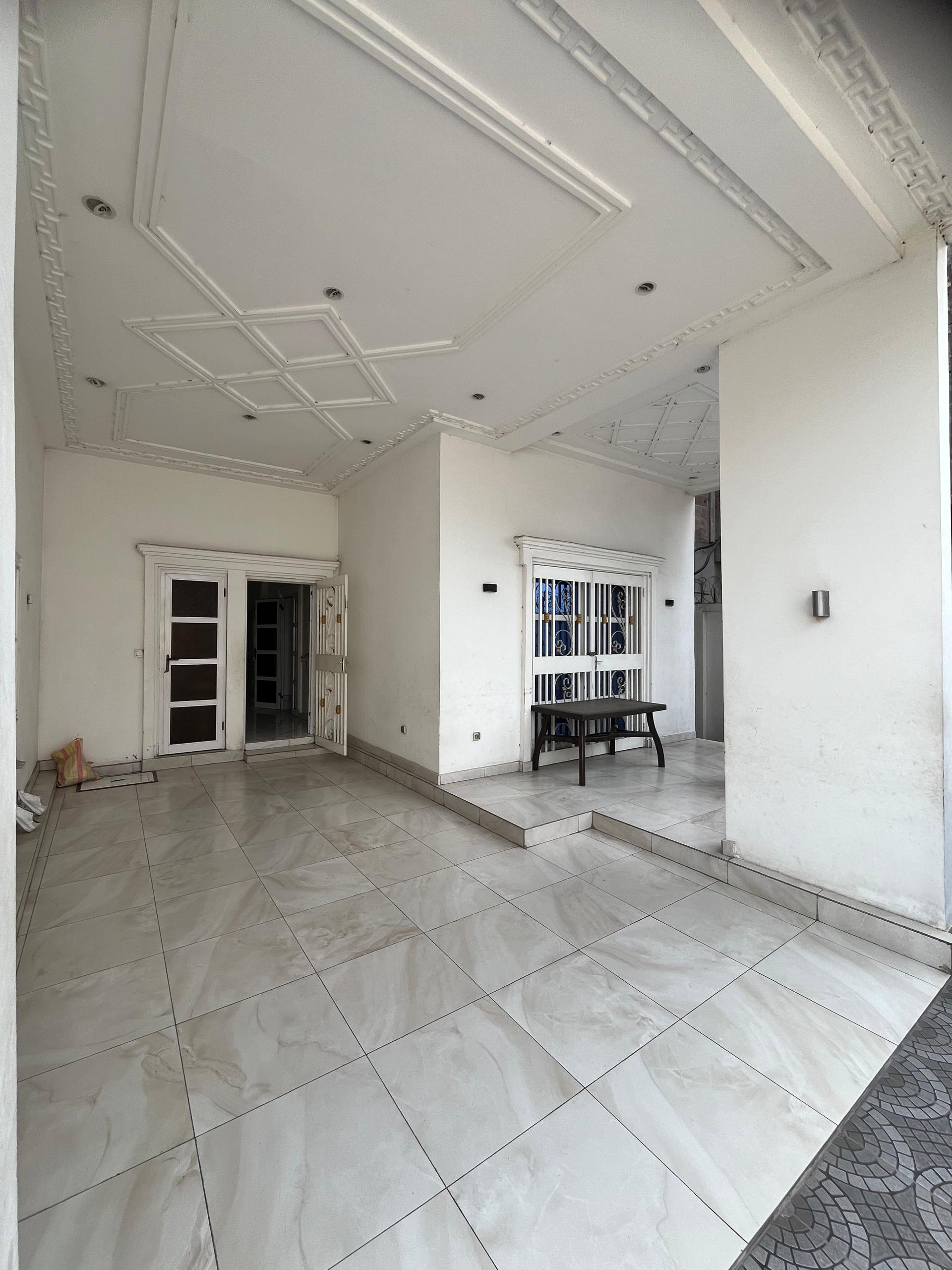 Immeuble à louer à Moungali, Brazzaville — photo 16