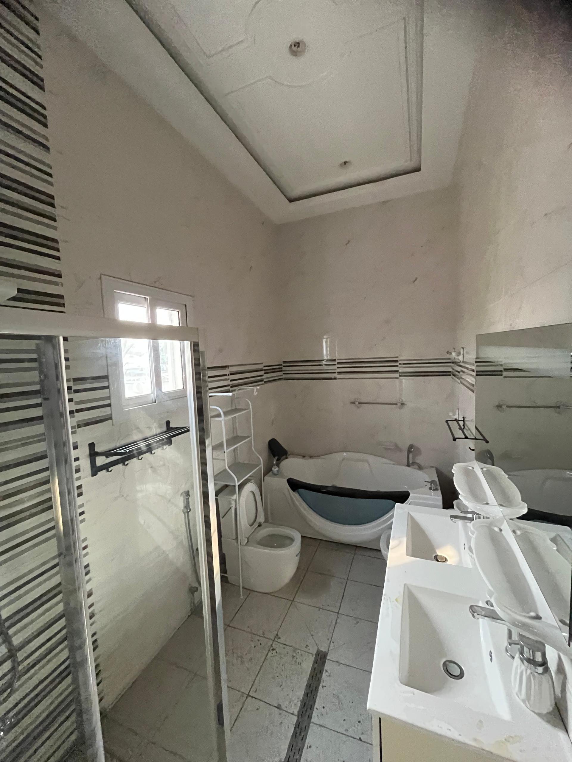 Immeuble à louer à Moungali, Brazzaville — photo 17