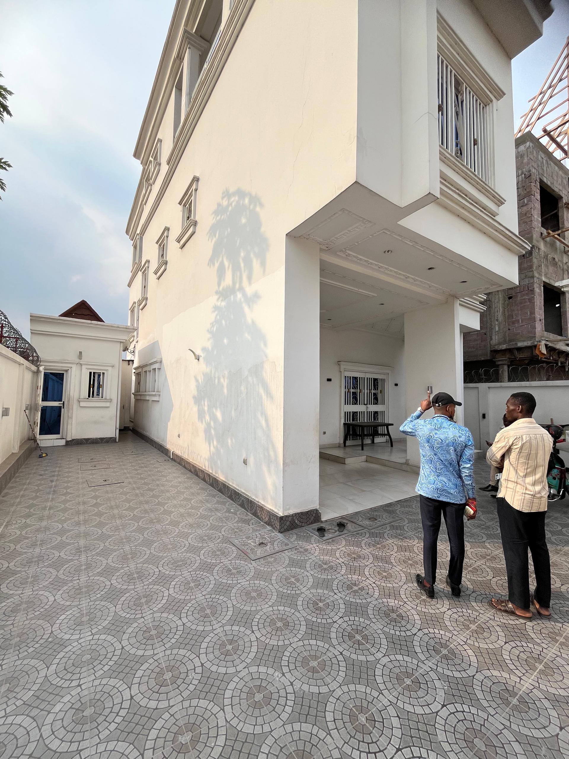 Immeuble à louer à Moungali, Brazzaville — photo 18