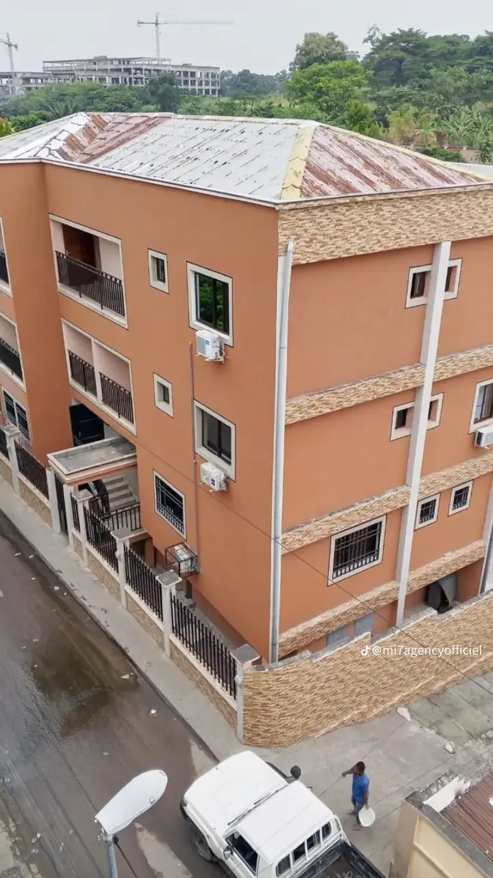 Immeuble à louer à Centre-ville, Brazzaville — photo 3
