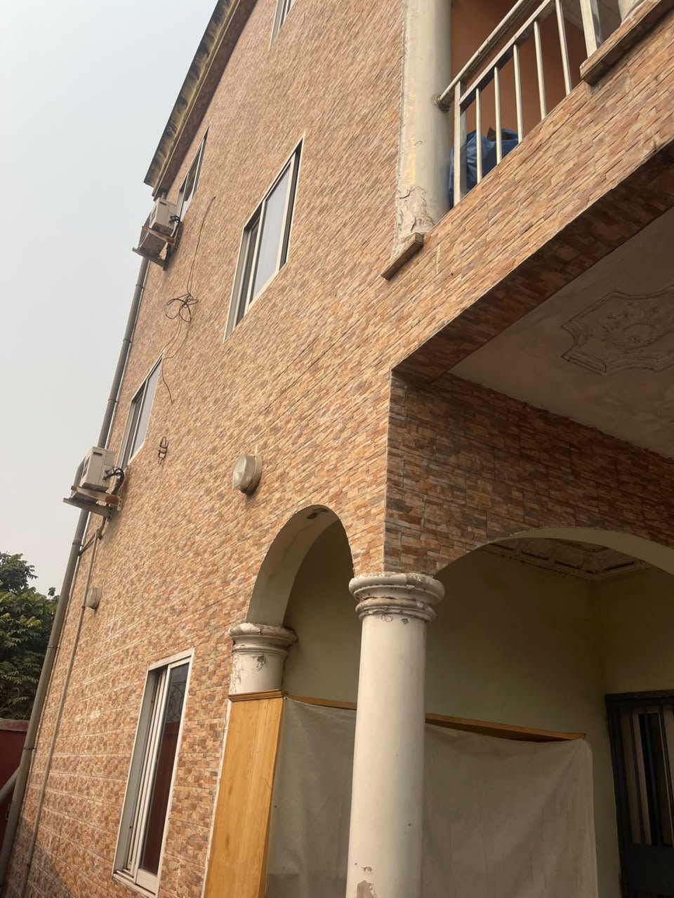 Immeuble à vendre à Bacongo — photo 3