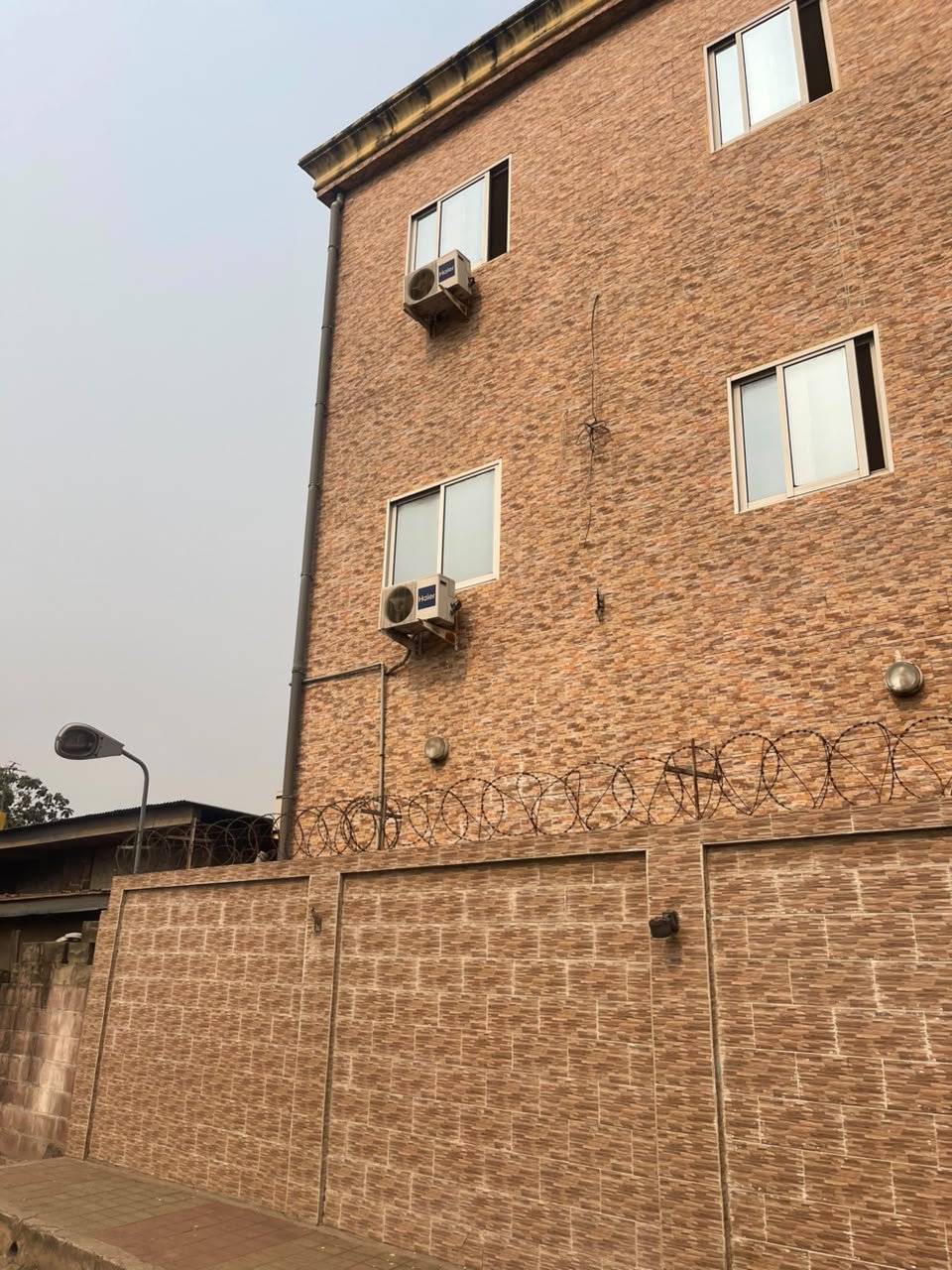 Immeuble à vendre à Bacongo — photo 4